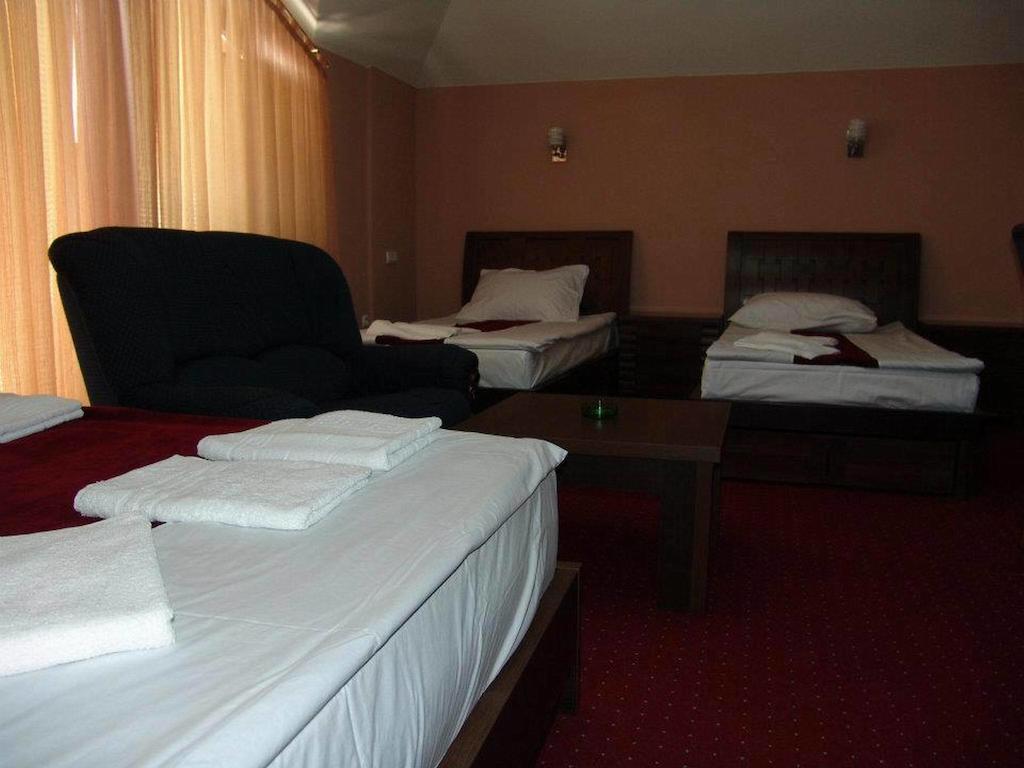 Hotel Roma Pristina Exterior foto