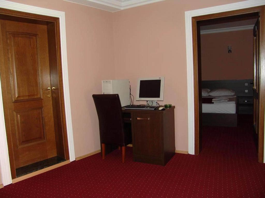 Hotel Roma Pristina Exterior foto